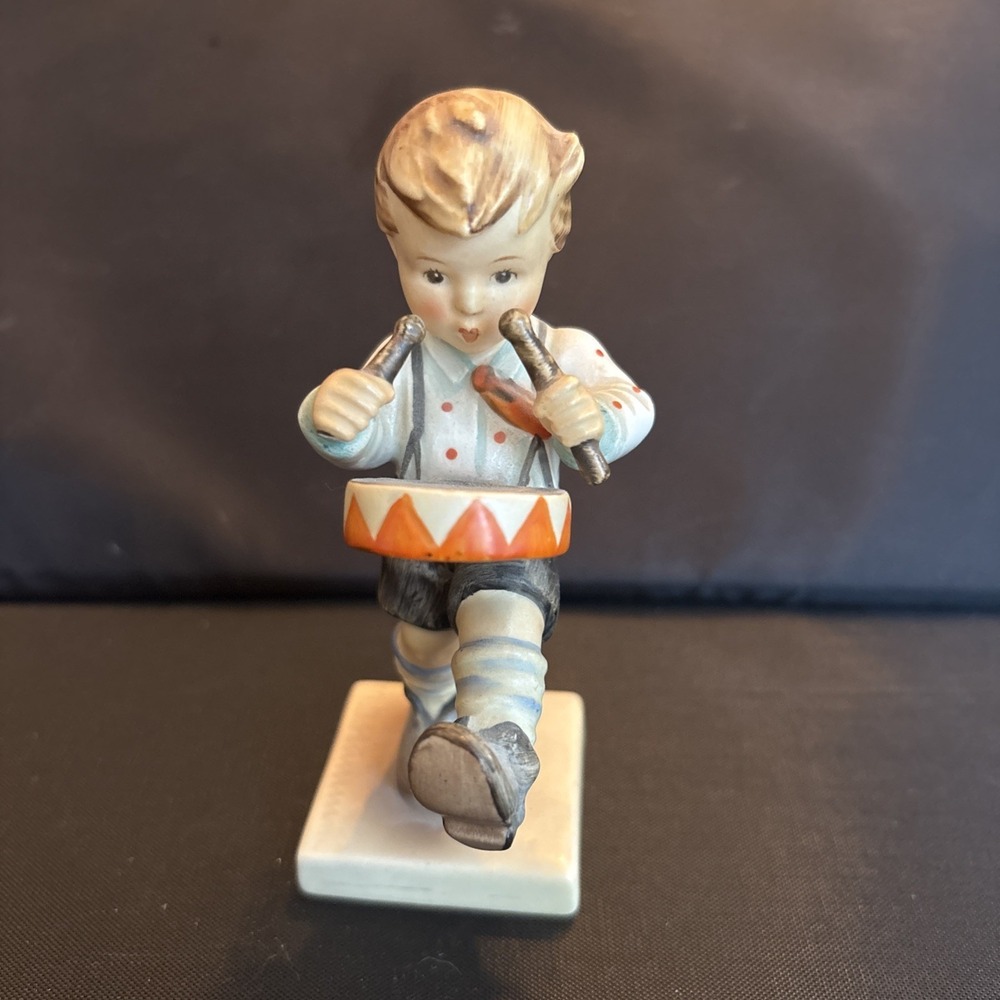 Goebel Hummel Little Drummer Full Bee Germany 4 3/4" Tall 1955 240